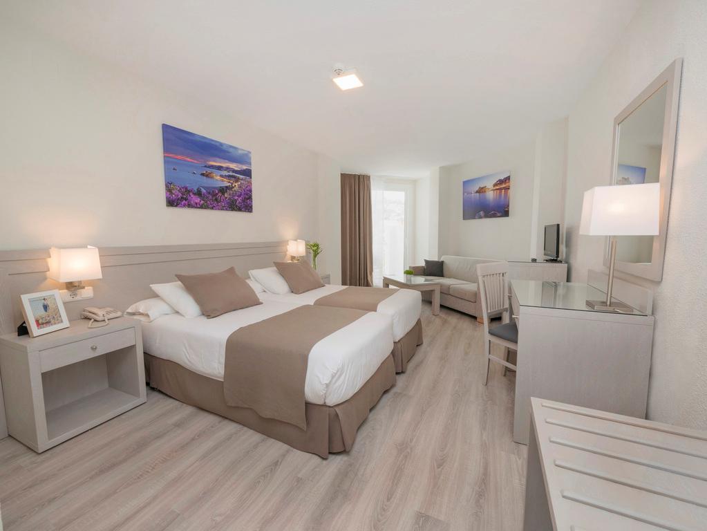 Hotel Helios Costa Tropical slide 3