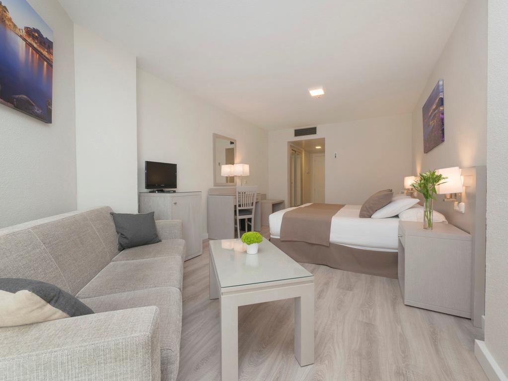 Hotel Helios Costa Tropical slide 4