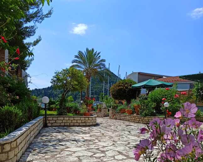 Captain's Seafront Apartments (tidligere Babis) slide 2