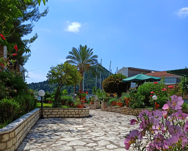 Captain's Seafront Apartments (tidligere Babis) - billede 2