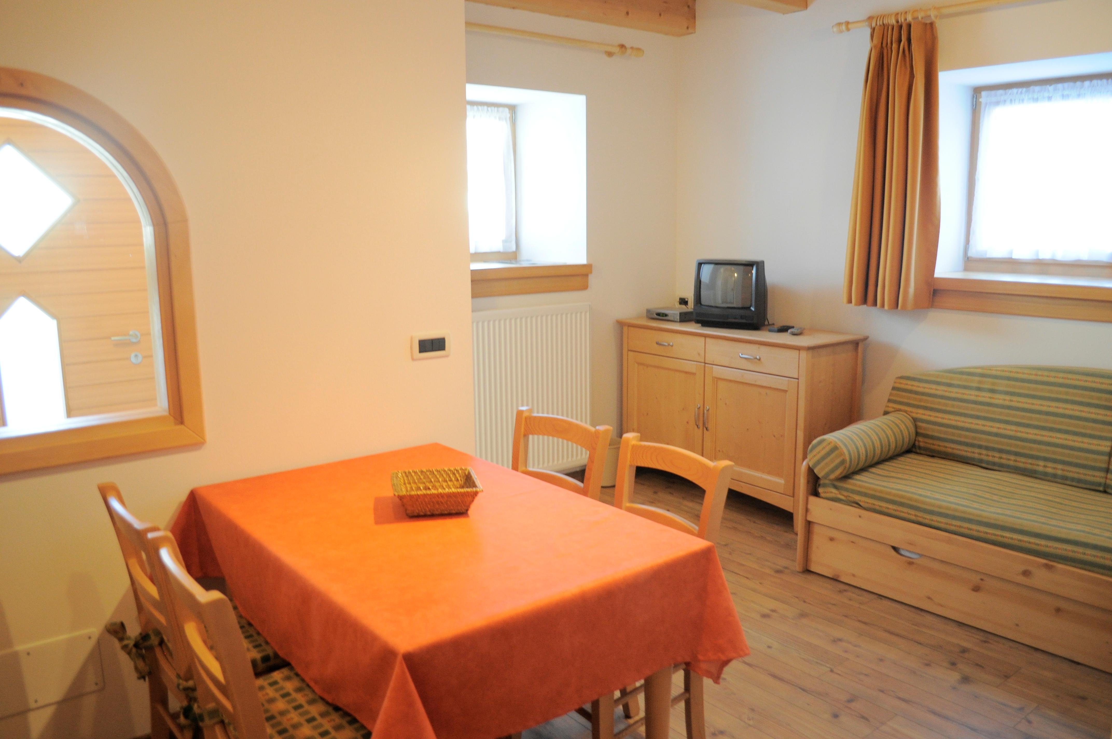 Chalet Debby slide 2