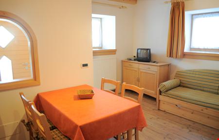 Chalet Debby slide 2