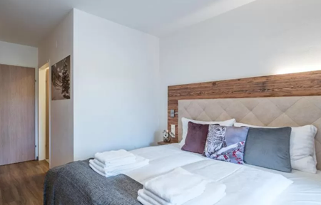 Villagepark Suites slide 2