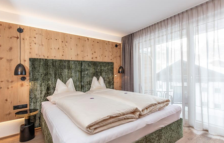 Hotel Urbanhof slide 2