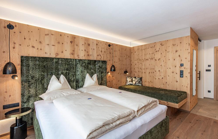 Hotel Urbanhof slide 5