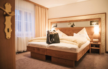 Hotel Arlen Lodge slide 2