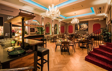 Hotel Arlen Lodge slide 3