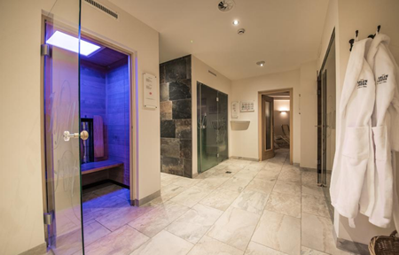 Hotel Arlen Lodge slide 4