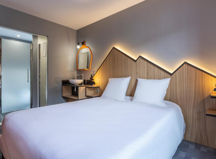 Base Camp Lodge slide 2