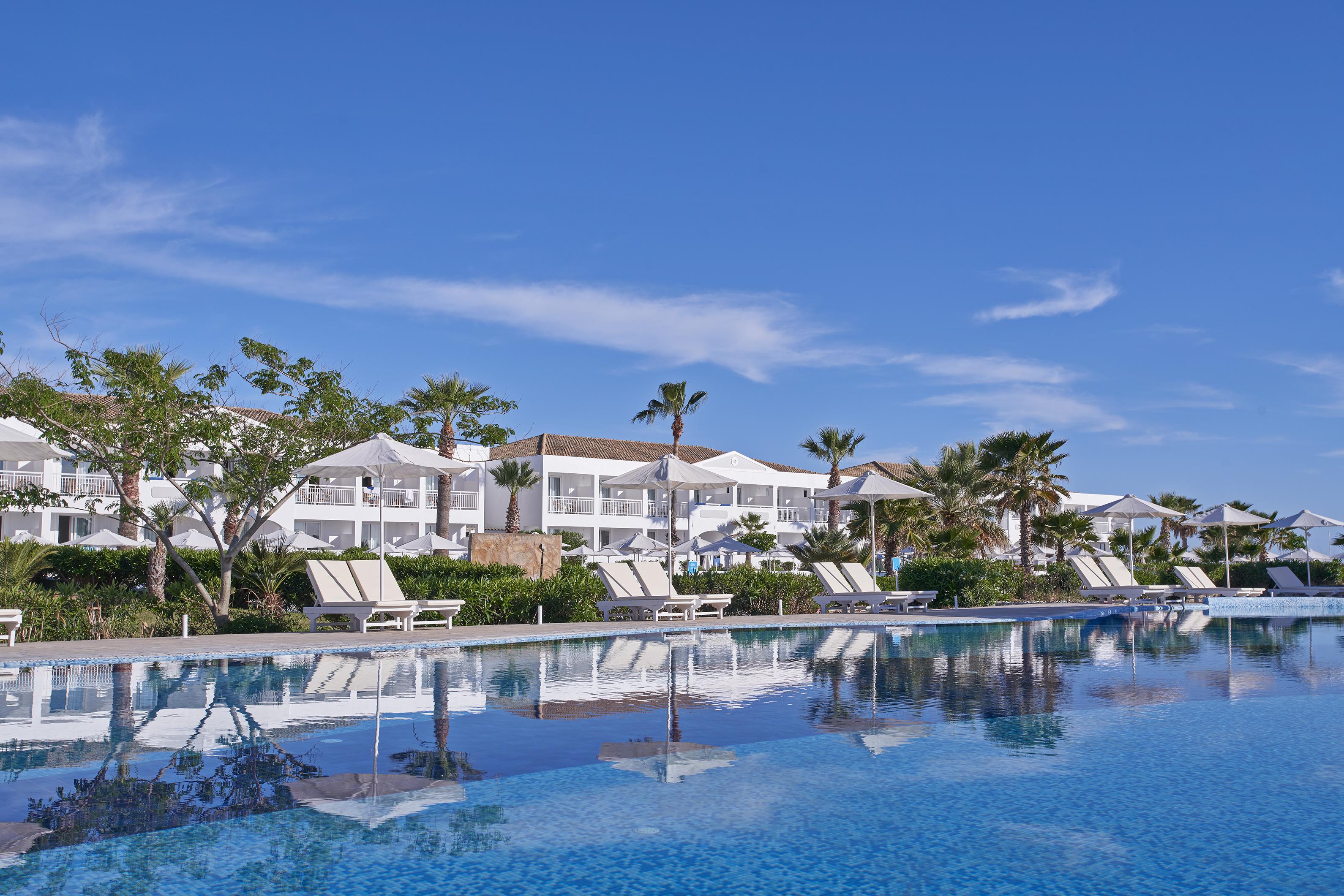 Sandy Beach Resort slide 2