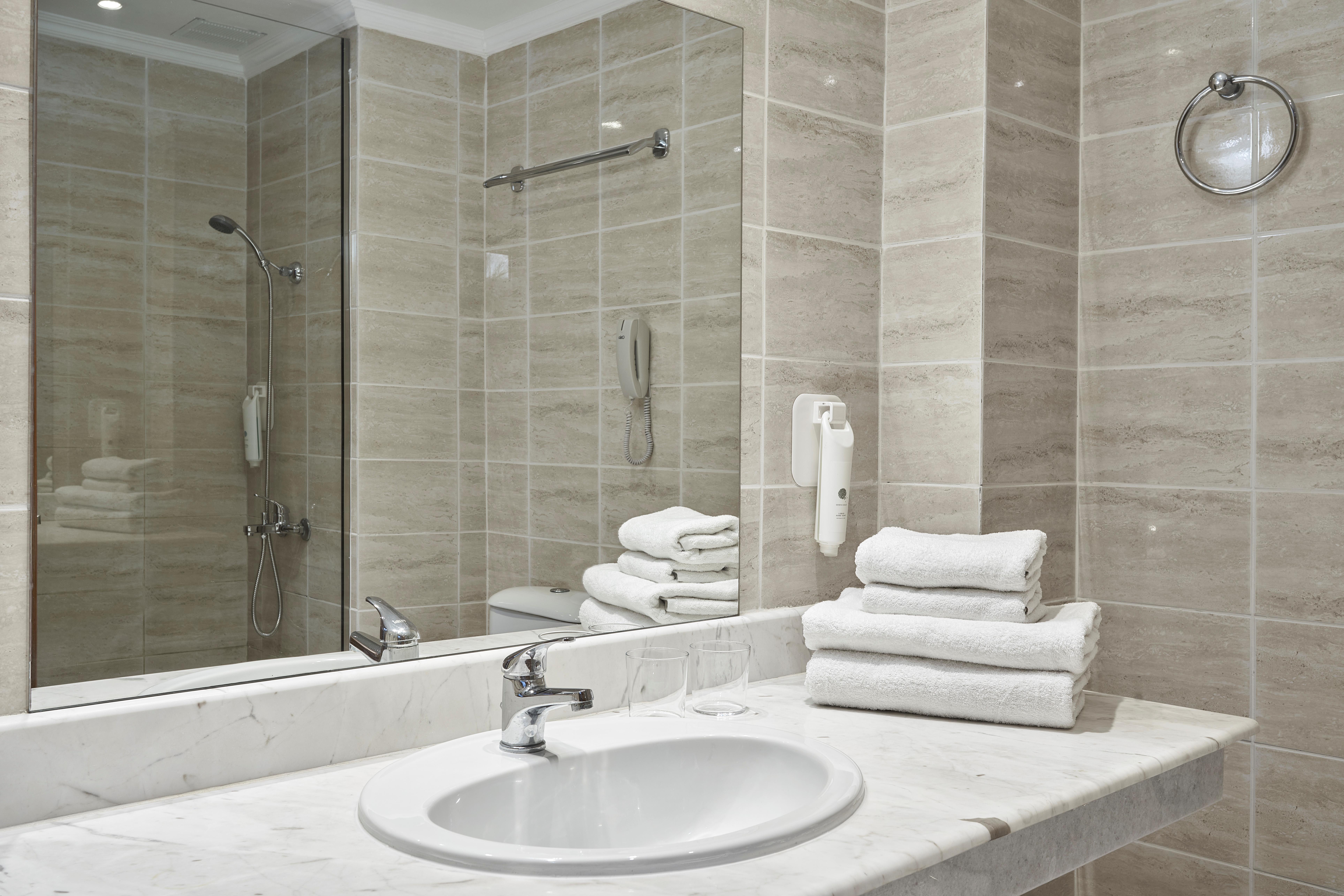 Sandy Beach Resort slide 4