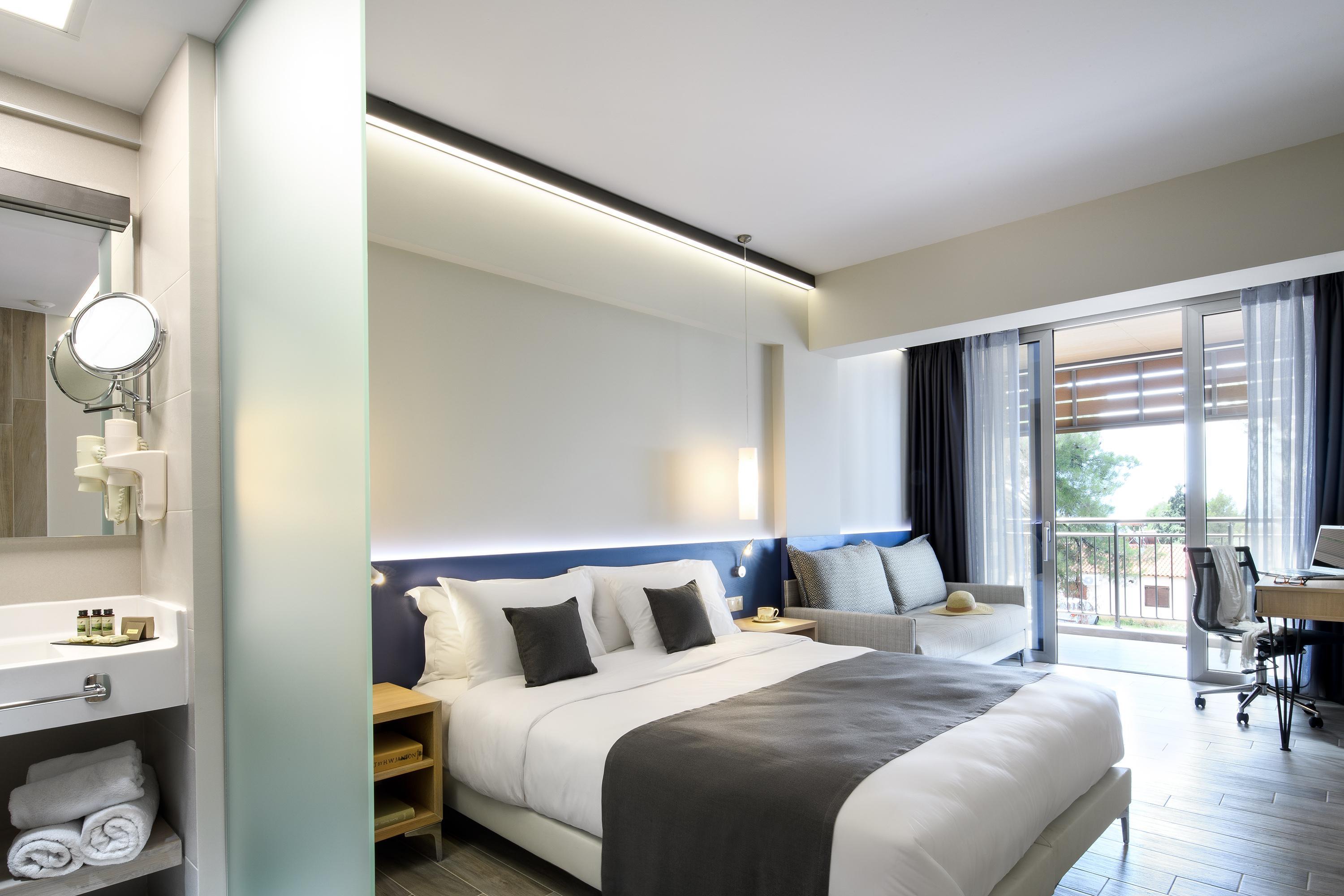 Hotel Blue Dolphin slide 3