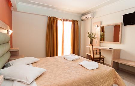 Hotel Zante Plaza slide 2