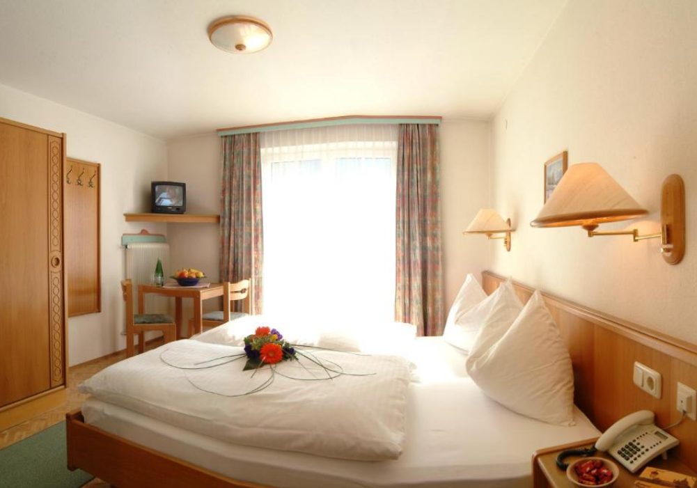 Landhotel Steindlwirt - seng og morgenmad slide 2