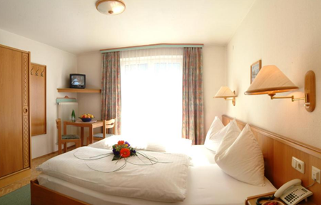 Landhotel Steindlwirt - seng og morgenmad slide 2