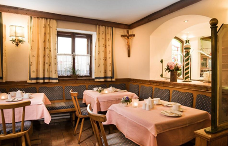 Landhotel Steindlwirt - seng og morgenmad slide 3