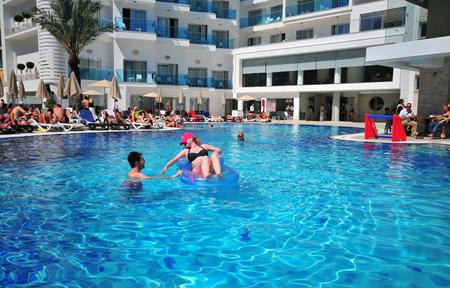 Hotel Blue Bay Platinum slide 3