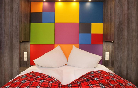 Flying Lodge  slide 4