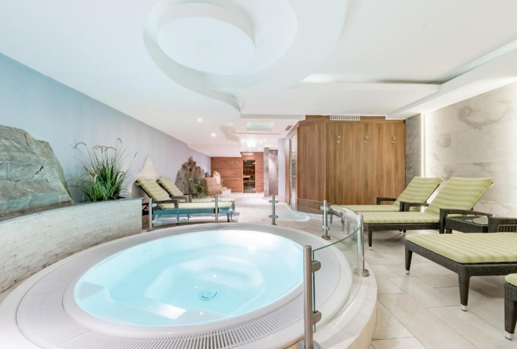 Hotel Madelaine slide 3