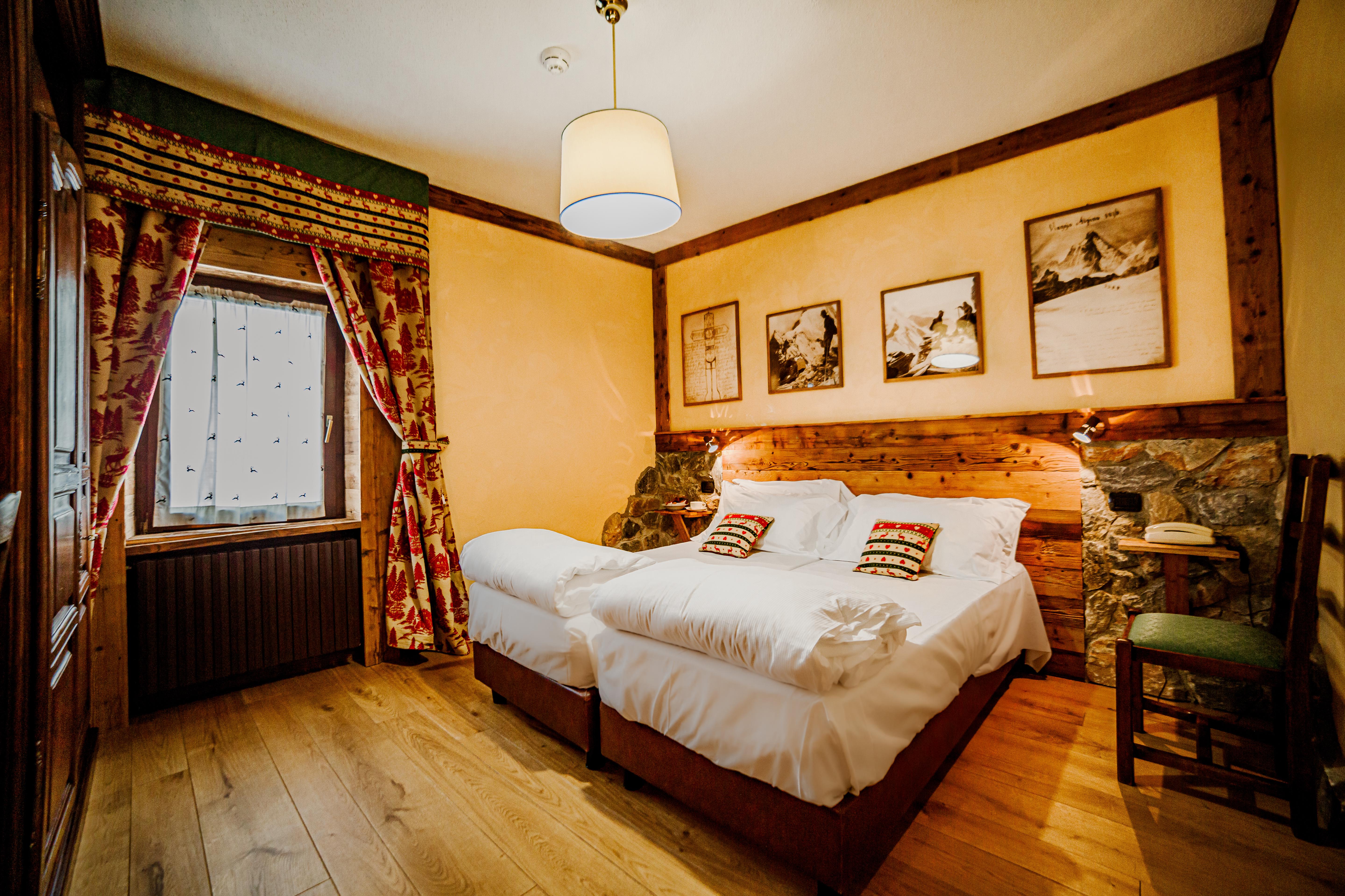 Hotel Jumeaux slide 2