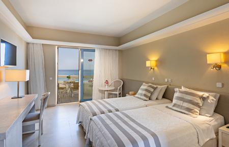 Hotel Pearl Beach slide 3