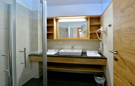 Alm Hotel Kärnten slide 3