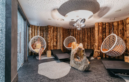 Hotel Alpine Palace slide 4