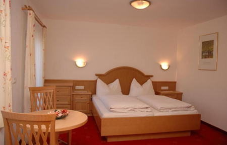 Hotel Garni Almhof slide 2