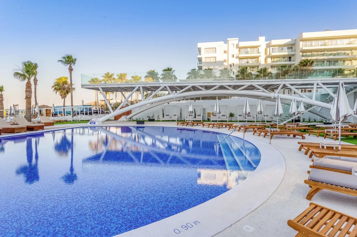 Flamingo Paradise Beach Hotel – Voksenhotel