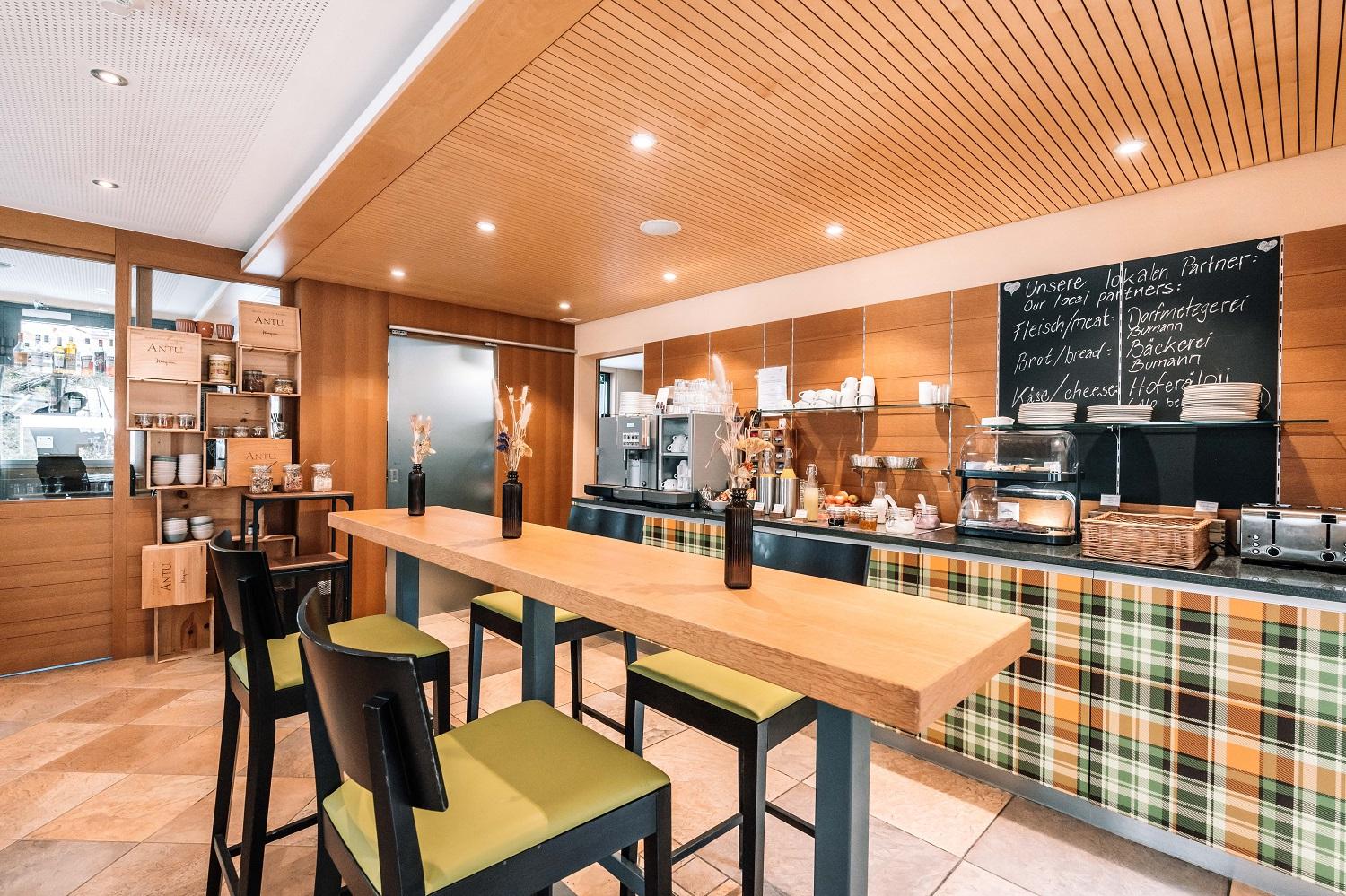 Hotel Les Amis slide 3