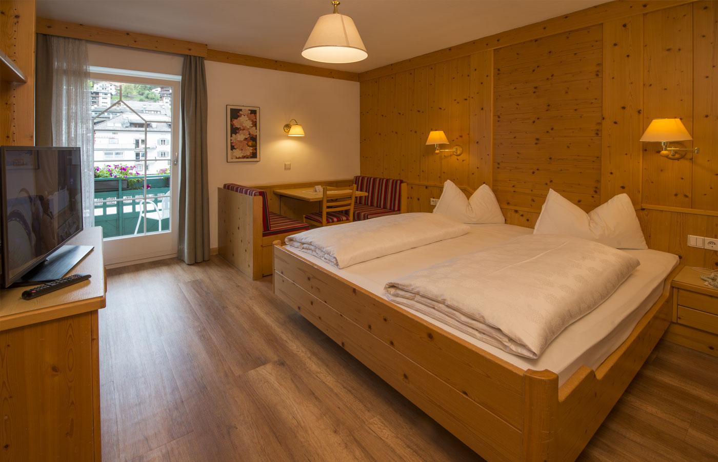 Hotel Sureghes slide 5