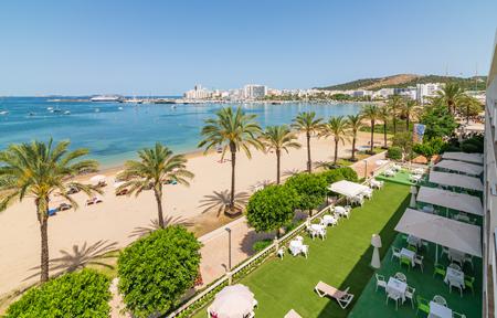 Hotel Arenal slide 2