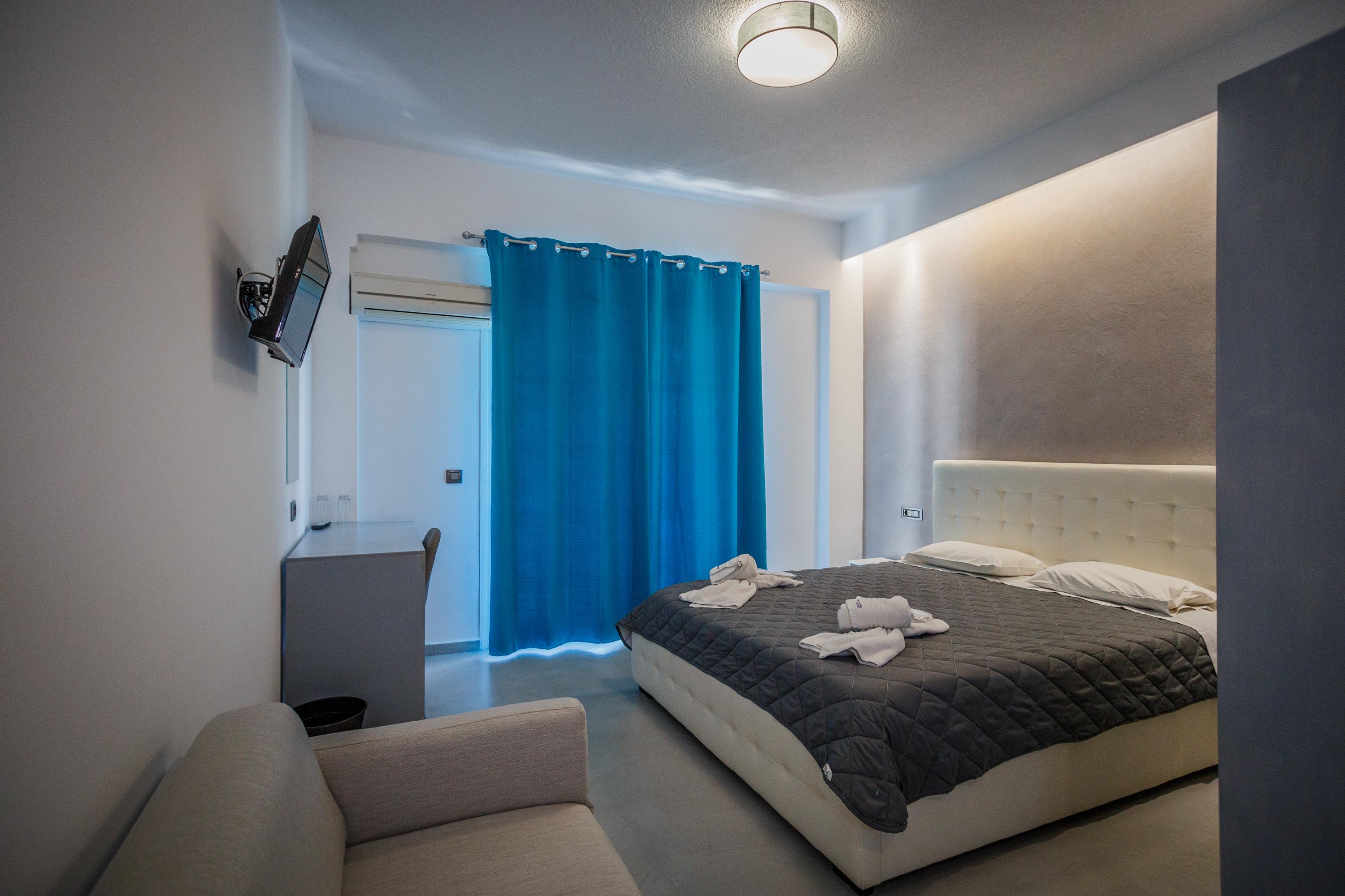 Hotel Paradise slide 5