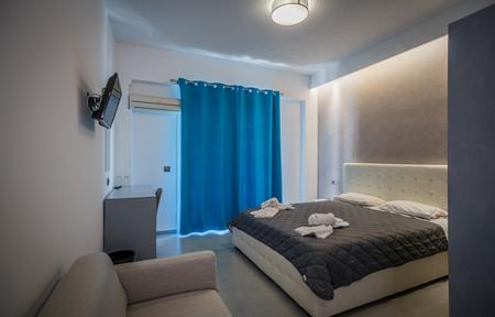 Hotel Paradise slide 5