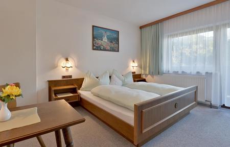 Pension Maximillian slide 2