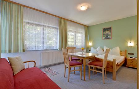 Pension Maximillian slide 4