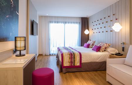 Grand Palladium White Island Resort & Spa slide 4