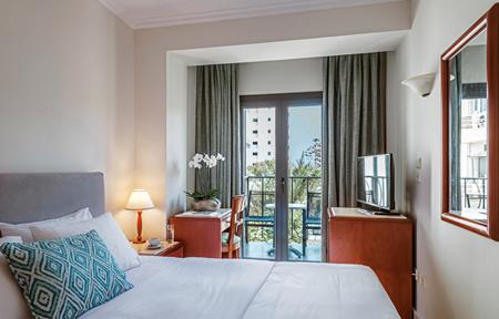 Hotel Mitsis La Vita Beach slide 3