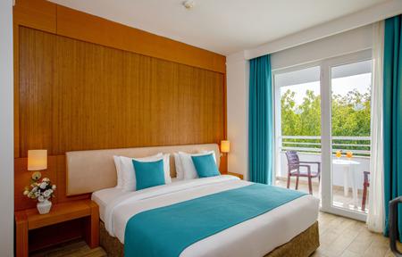 Hotel Labranda Alantur Resort slide 3