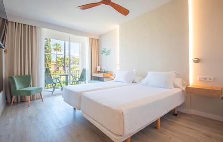 Blau Colonia Sant Jordi slide 4