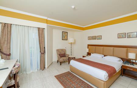 Hotel Minamark Beach Resort & Spa slide 2