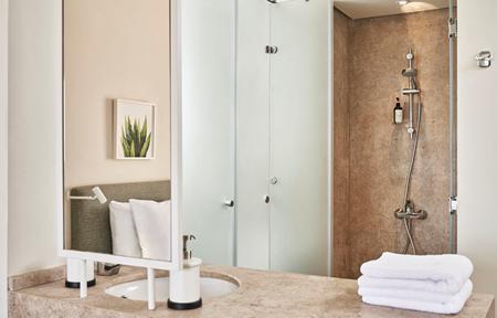 Hotel Captain's Inn slide 5