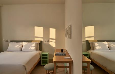 Hotel Captain's Inn slide 4