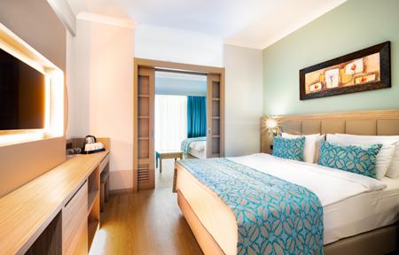 Hotel Aqua Fantasy Aquapark & Spa slide 4