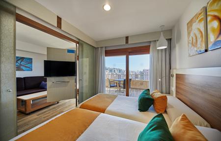 Sandos Benidorm Suites slide 4