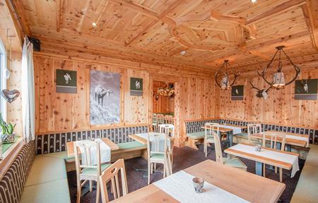 Hotel Alpenwelt slide 3