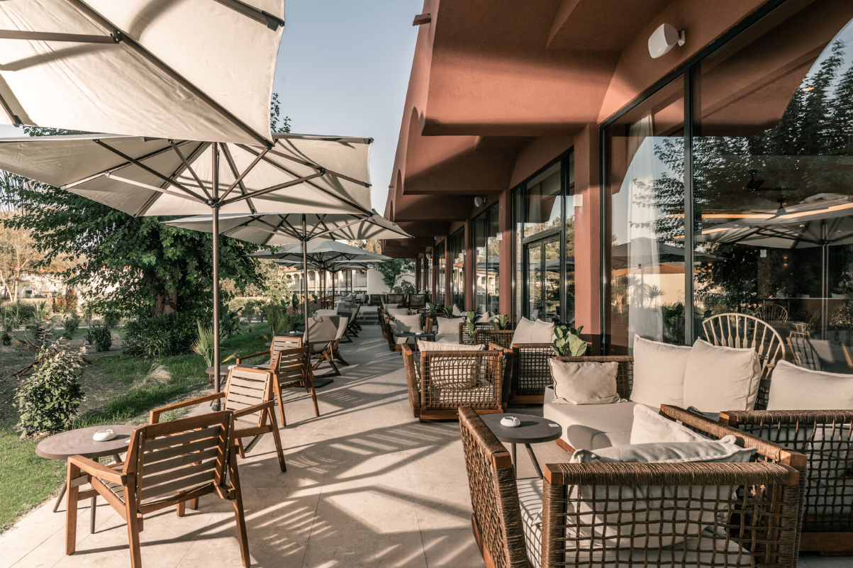 Domes Aulus Zante, Autograph Collection slide 4