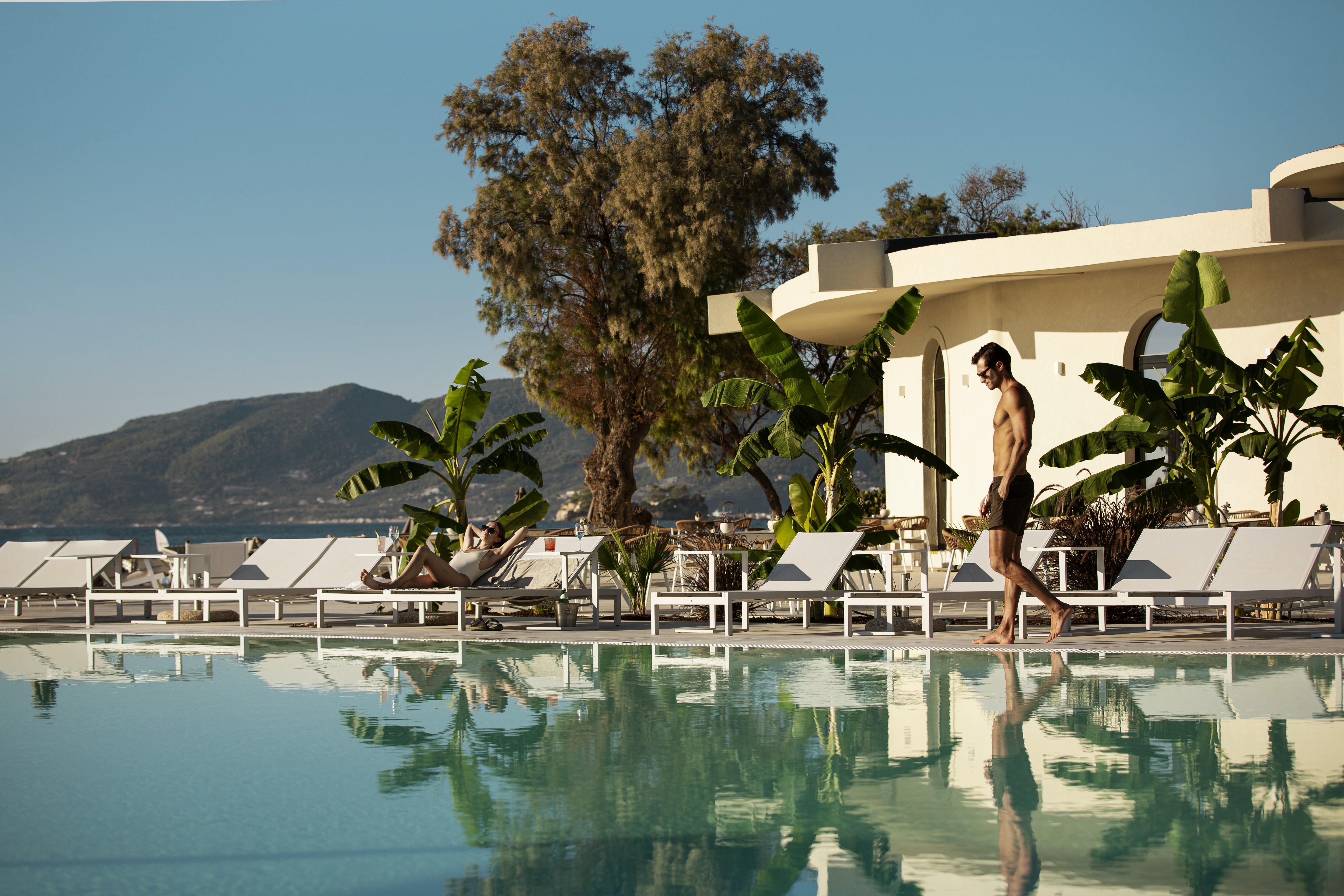 Domes Aulus Zante, Autograph Collection slide 3