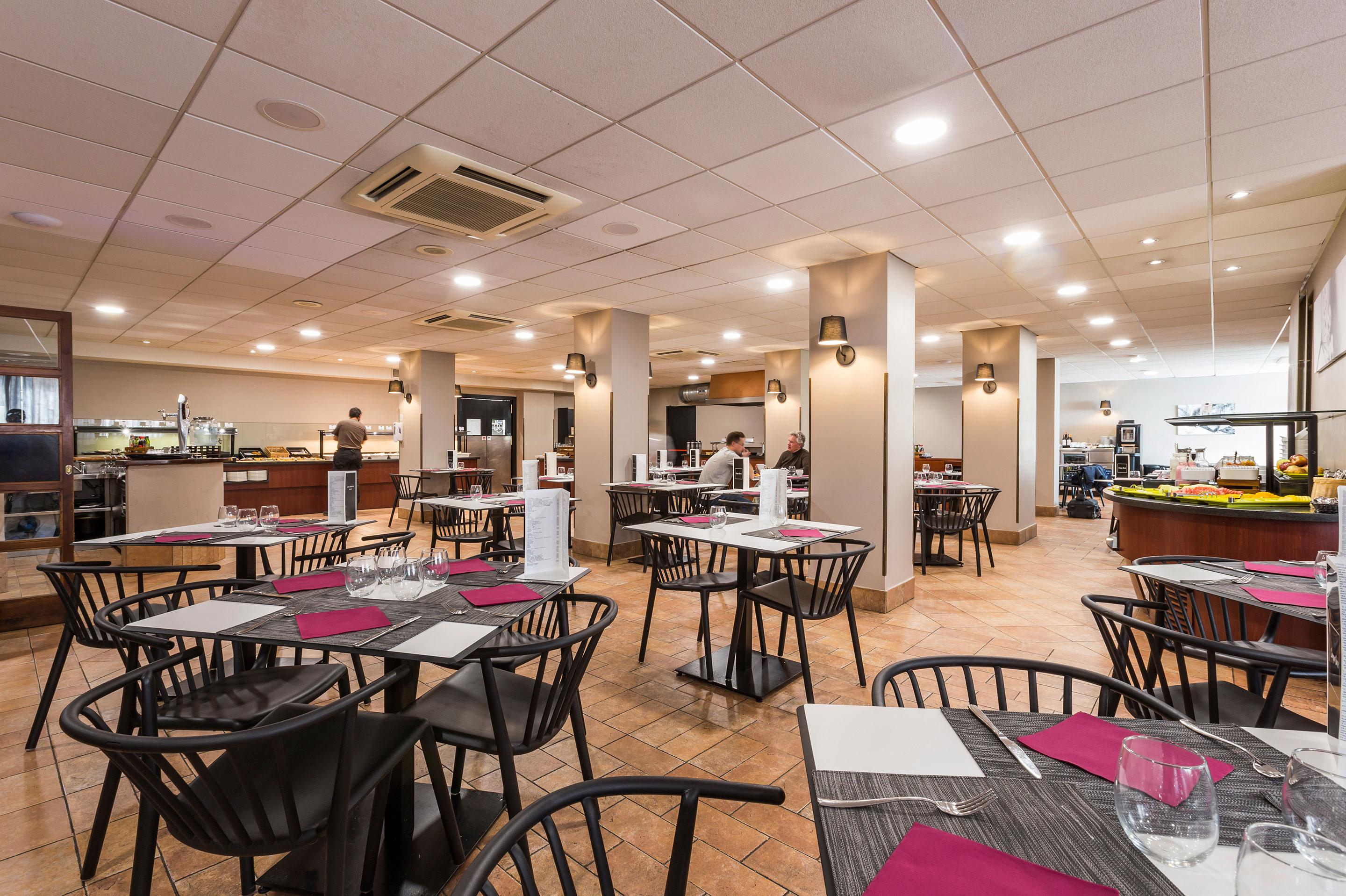 Hotel Grand Pas slide 3