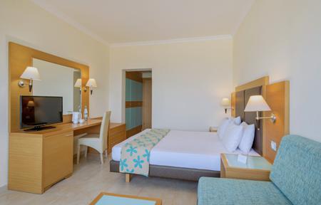 Hotel Sol By Melia Cosmopolitan slide 3